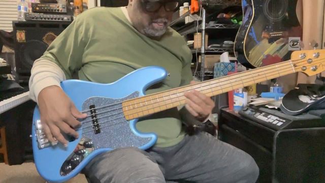 Fender Jazz 5 Player Plus (nickd.) смотреть онлайн