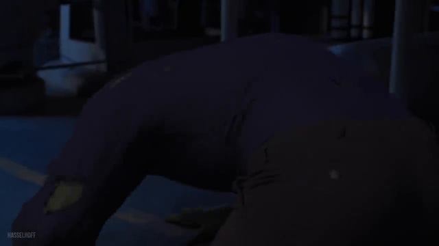 Что Халк делает с телом Бэннера смотри