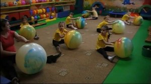 Упражнения на фитбол-мячах с детьми дошкольного возраста