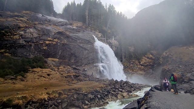Криммлский водопад-самый большой водопад в Европе, высота 380 метров, ширина достигает 15 метров. смотреть онлайн