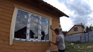 Как построить дом из бруса своими  руками. Обналичка окон своими руками. Видео №11.