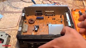 Автомагнитола отключается на большой громкости