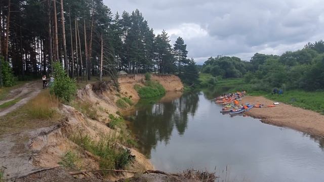 Влог. Ребенок прыгает на прыгалках и катается на велосипеде на даче. смотреть онлайн