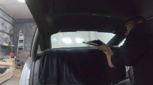 как затонировать заднее стекло одному на седане Установка тонировки своими руками метод 2