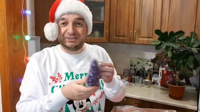 Открываю посылку вместе с вами, подарок на новый год от друзей. Распаковка подарка.