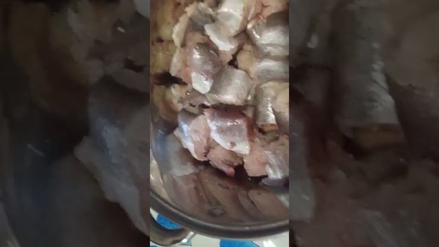 ТУШЕНАЯ РЫБА с морковью и луком в сметане. Хек с овощами. смотреть онлайн