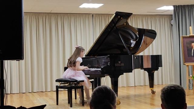 Шостакович Д. "Шарманка" Исполняет Митрофанова Настя 1 класс. 19.04.2023 смотреть онлайн