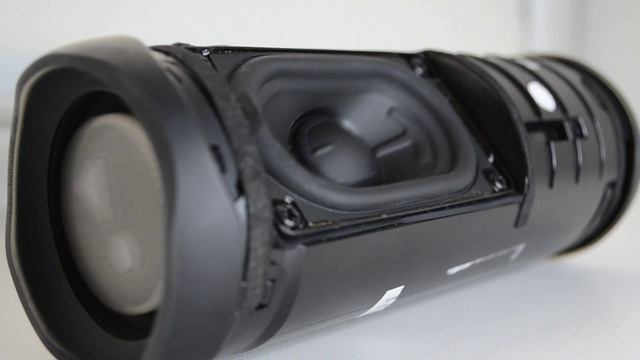 Колонка JBL FLIP 5 LFM 60% Bass test РЕАКЦИЯ НА ПЕСНИ ОДИН ДОМА смотреть онлайн