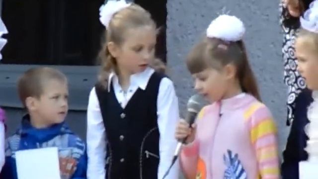 Первоклашки дают наказ выпускникам смотреть онлайн