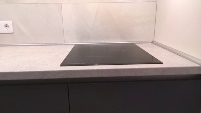 Угловая кухня под потолок с фасадами Fenix смотреть онлайн