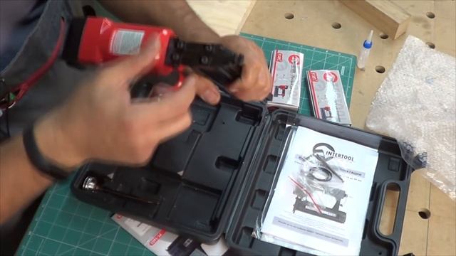 Степлер пневматический под гвозди INTERTOOL PT 1603, тесты, обзор смотреть онлайн