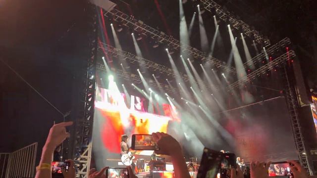 Guns and roses (it’s so easy )Singapore November 12 смотреть онлайн