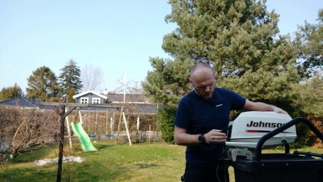 Johnson 3.5 HP outboard 2 stroke startup after nearly 10 years in a storage смотреть онлайн