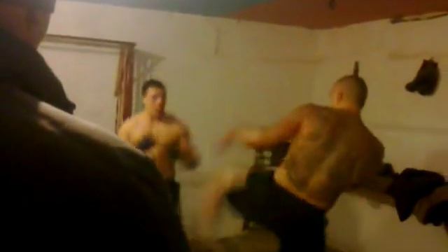 This fight between two warriors - Настоящий бой двух сильных воинов. смотреть онлайн