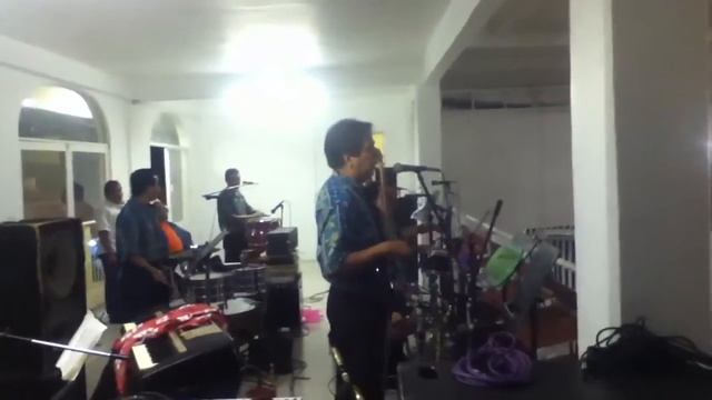 Grupo Son de la loma y Papo Varela - Bésame Mucho смотреть онлайн