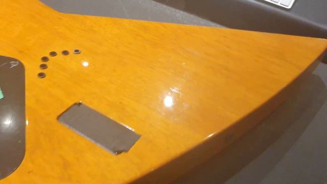 Dave Mustaine's own MEGADETH Korina Explorer Dean Zero Guitar Video Up Close! смотреть онлайн
