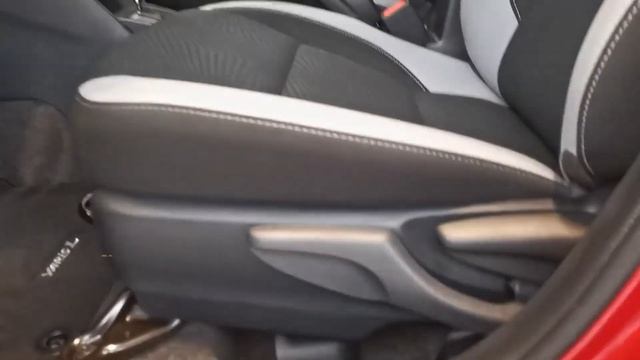 2023 Toyota Yaris L in-depth Walkaround смотреть онлайн
