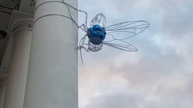 Прогулка с Natalex/849: новая инсталляция на колонне городской ратуши в #vilnius. смотреть онлайн