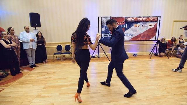 Daniel and Desiree Sensual Bachata No Hay Imposibles LIVE performance смотреть онлайн