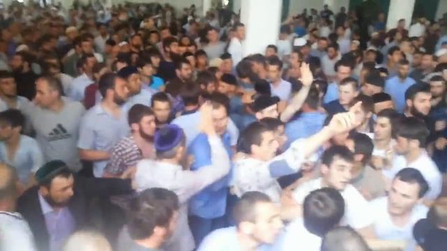 Исполнилось ровно год после попытки силового захвата Насыр-корсткой мечети. смотреть онлайн