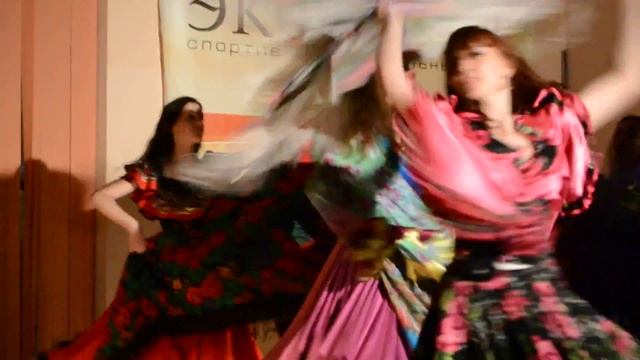Цыганский танец "Маменька" с шалью. смотреть онлайн