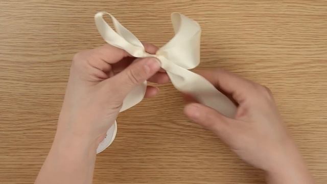 How to Tie A Ribbon Bow | Craft Techniques смотреть онлайн