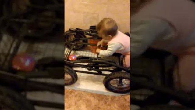 Интересное шасси у коляски смотреть онлайн