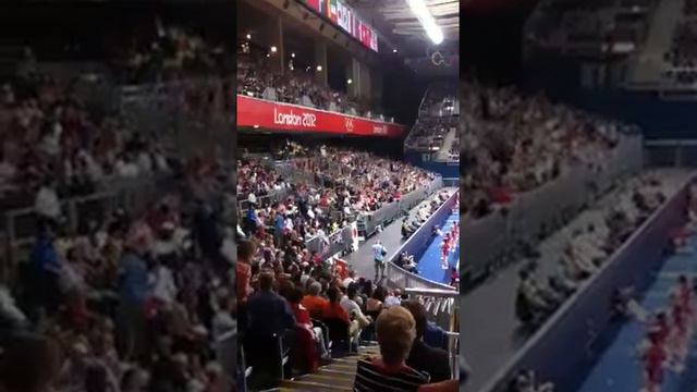 Mexican wave at women's Olympic volleyball France v TeamGB смотреть онлайн