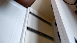Как установить телескопические направляющие для выдвижных ящиков.