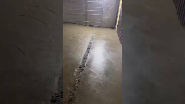 Затирка бетона вручную и вертолетом #shortvideo #top #бетонирование #shortsvideo