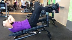 Как качать пресс (техника выполнения упражнения на скамье)