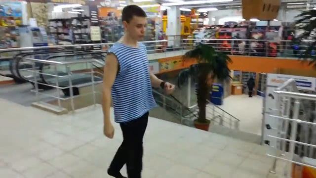 Перекат и подъем рывком с пола