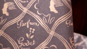 Как открыть старинный флакон духов со стеклянной притёртой крышечкой не примере "CYPRé" GODET