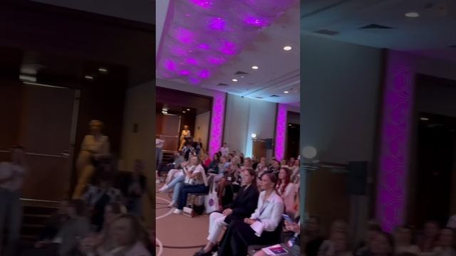 Вчера я была спикером и выступала перед аудиторией больше 300 человек! #дарьядомаш #принятиесебя смотреть онлайн