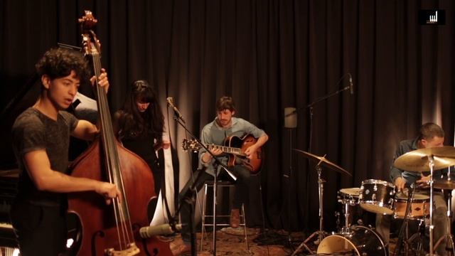 Charly's Corner Sunny side of the street - La Jazziniere смотреть онлайн