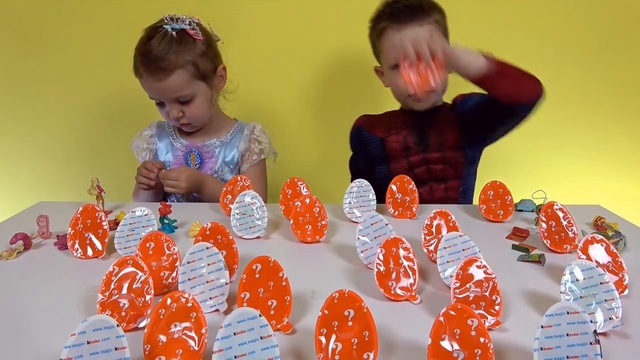Киндер Joy Челлендж 50 яиц кто больше соберёт игрушек Kinder Joy Eggs Challenge смотреть онлайн
