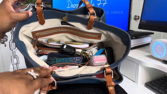What’s in my bag? DOONEY & BOURKE Pebble Grain Flynn in the color Jeans смотреть онлайн