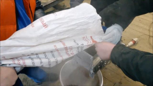 Дробим солод (экспериментальная валковая дробилка) смотреть онлайн