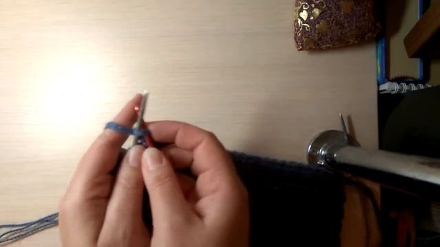 Супер простая и модная шапочка! Вяжем шапку за один день, резинка 2х2 смотреть онлайн