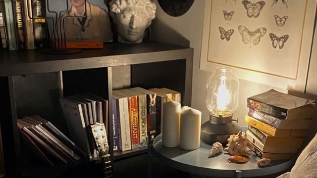 Escaping Reality By Reading Books / A PLAYLIST FOR READERS💌