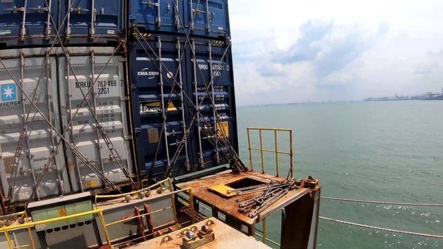 Расположение контейнеров на судне. Как правильно читать позицию? Что такое 