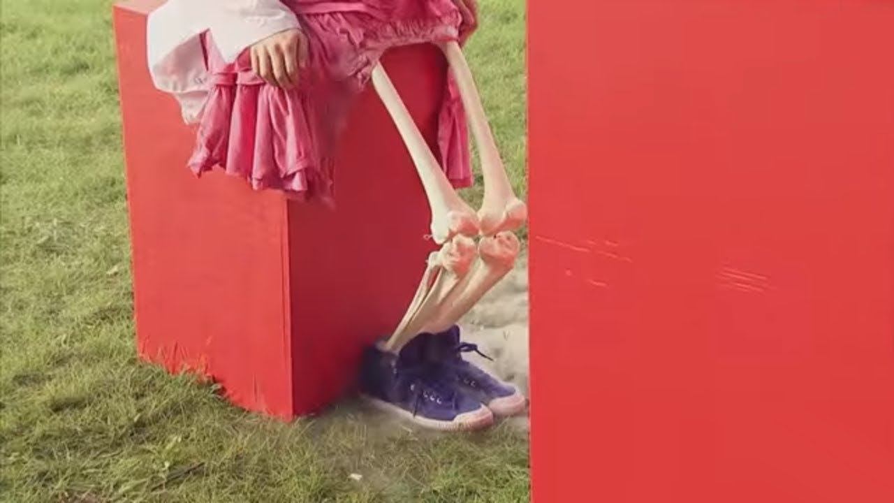 Cлучайно пролила кислоту на ноги.. смотреть онлайн