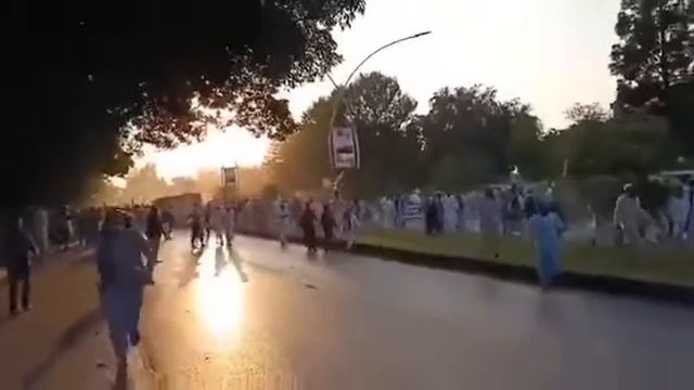 Пикет французского посольства в Пакистане смотреть онлайн