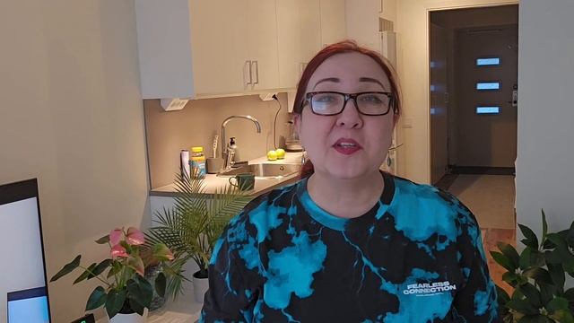 Молодой прожил со старухой всю жизнь и доволен. Чем мы пахнем? смотреть онлайн