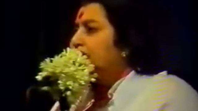 Samast Chakras Shri Mataji Kolkata 1986  (HINDI)
