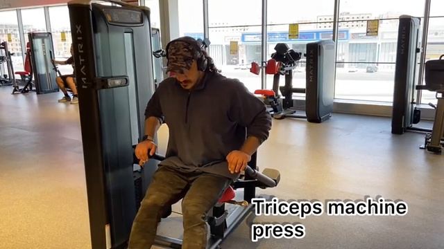 Machine Triceps press смотреть онлайн