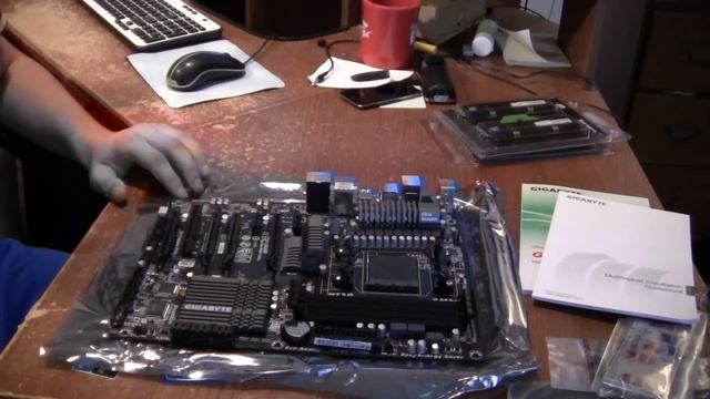 Gigabyte 990FXA-UD3 Motherboard unboxing & Review смотреть онлайн