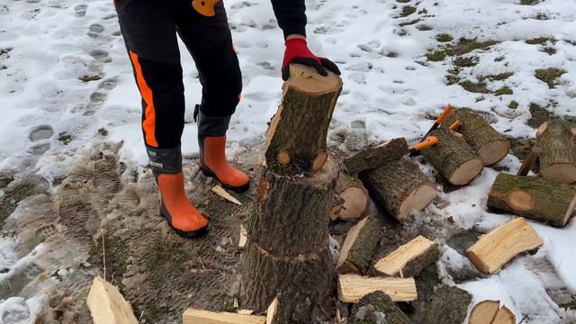 Testing Fiskars x5, x7, x10, x11 axes for splitting and cutting wood.( topoare pt. crapat si taiat. смотреть онлайн