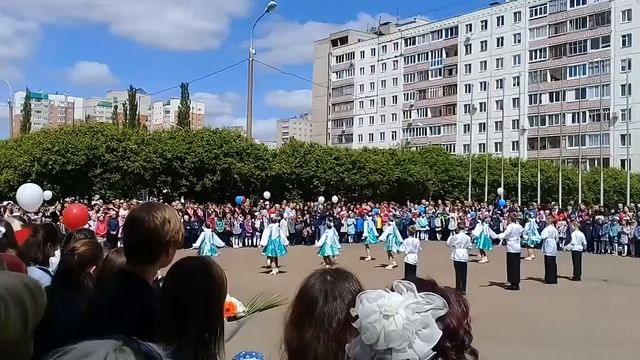 Последний звонок. Поздравления первых учителей и классных руководителей. смотреть онлайн