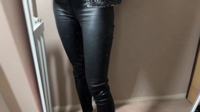 What's In My Bag | Chanel Classic Flap Bag | Gabrielle Chanel Exhibition At The V&A | London Diarie смотреть онлайн